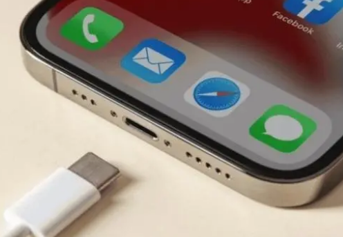 新津苹果15维修分享iPhone15改USB-C接口后能和安卓用户互借充电器吗